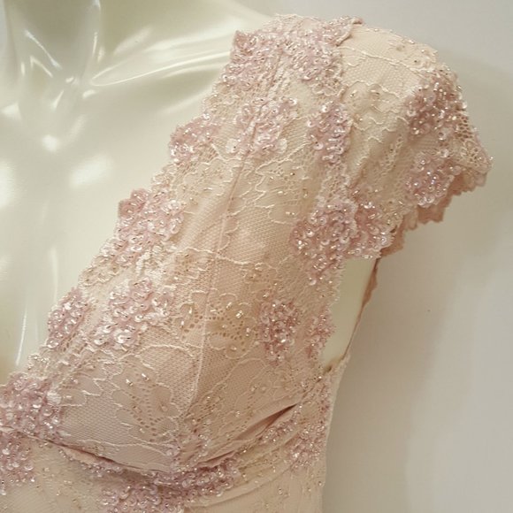 Hand beaded pastel pink cap sleeve lace crop top. - Picture 4 of 9